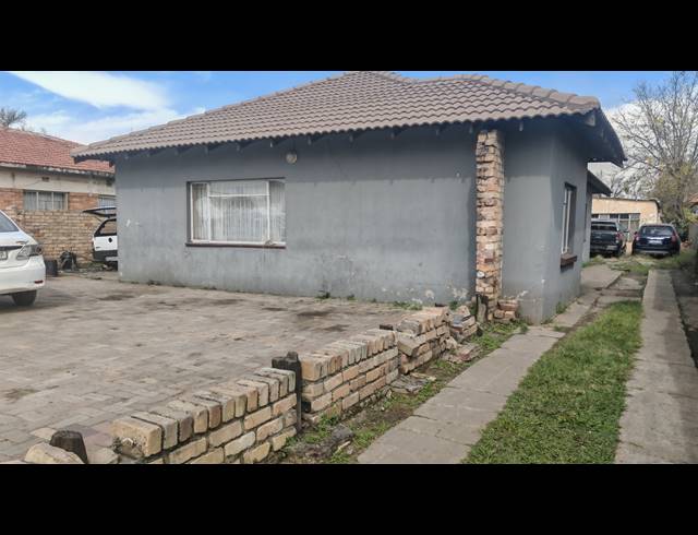 8 BEDROOM HOUSE FOR SALE IN VEREENIGING CENTRAL